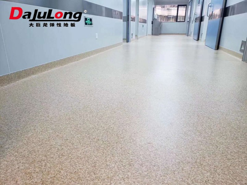 什么是同質透心pvc地板？