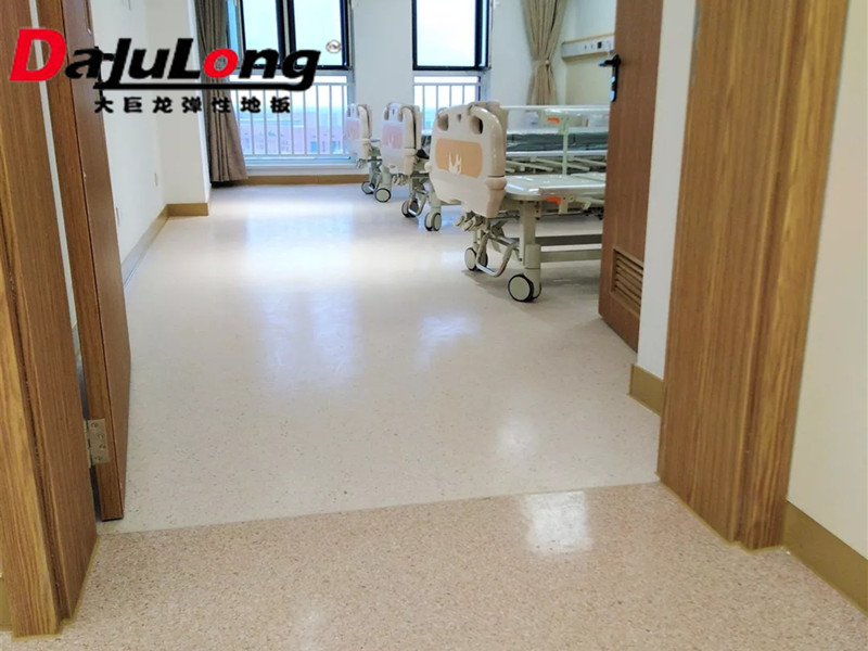 大巨龍是國內最大的pvc卷材地板生產廠家之一