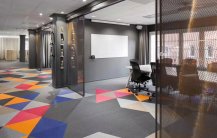 PVC卷材憑借著自身的優點,可以滿足客戶不同的