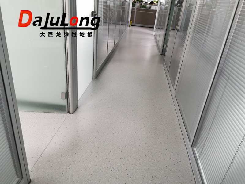 同質透心pvc地板的價格是多少錢一平方呢？